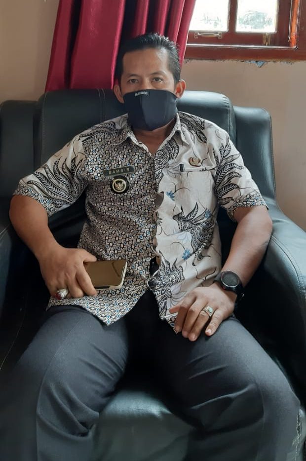 Samsir, Kepala Desa (Kades) di Desa Hujan Mas Baru