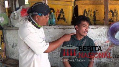 Korban menunjukan bekas pemukulan oleh Oknum Pegawai KSOP Panarukan