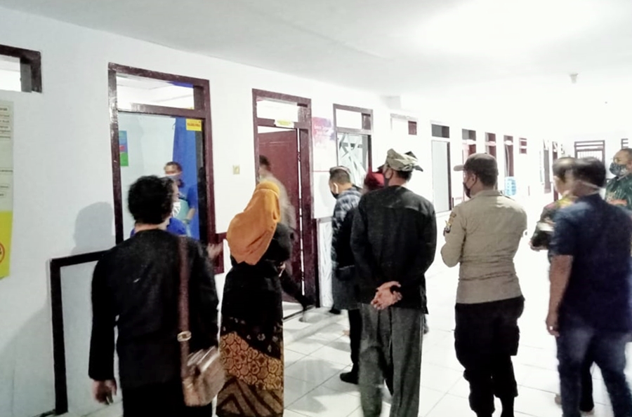 Enam pimpinan institusi di Banyuwangi saat kunjungi LRPPN BI