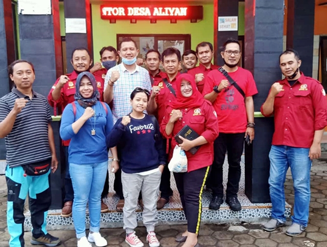 Kades Aliyan, Anton Sujarwo bersama Tim BPAN AI Banyuwangi