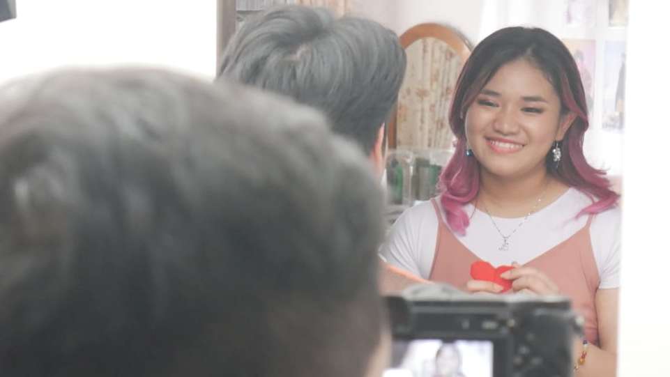 Bea Serendy saat syuting videoklip lagu Sampai Matahari Berhenti Bersinar. (Dok. Istimewa)