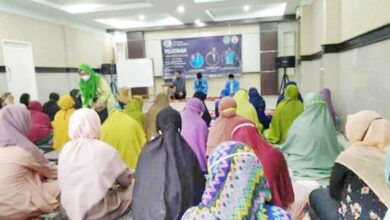 Para guru ngaji saat mengikuti pelatihan UMKM dan Hippoteaching