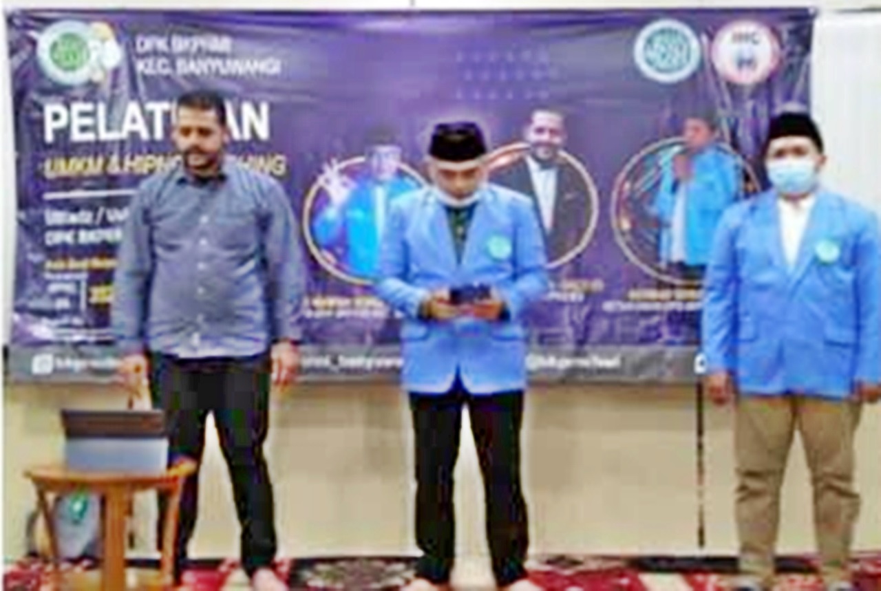 Ketua DPK BKPRMI Kecamatan Banyuwangi, Ustadz Wawuh Purnomo (tengah), saat acara pelatihan UMKM dan Hippoteaching untuk gurunNgaji