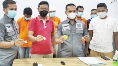 Kalapas Klas IIA Banyuwangi bersama Petugas Satesnarkoba pamerkan sabu yang gagal diselundupkan