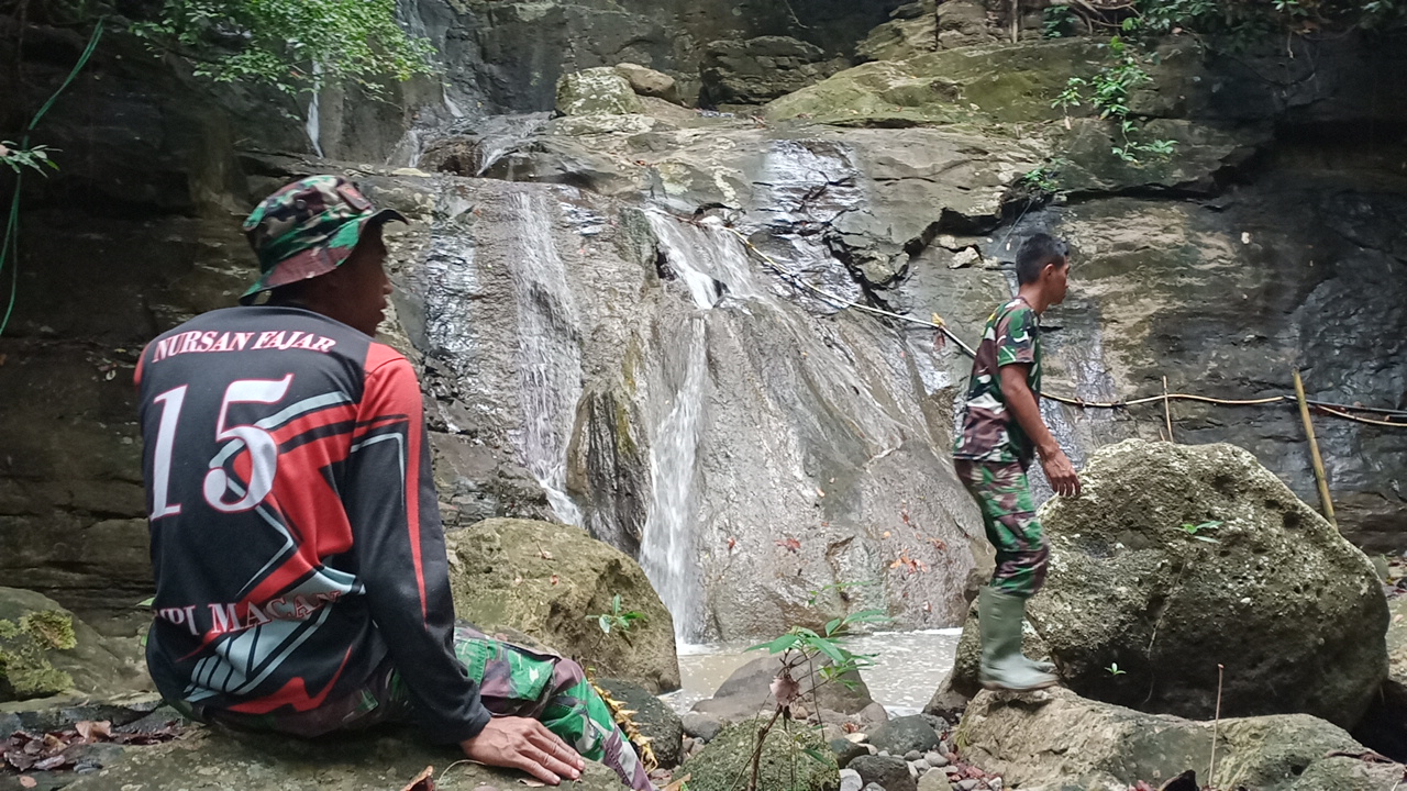 Air Terjun Tola