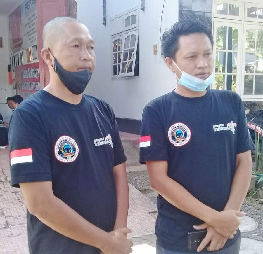 Ketua umum PP STIB Wawan Darmawan (kiri), di dampingi anggotanya saat di wawancarai awak media di kantor pusat STIB
