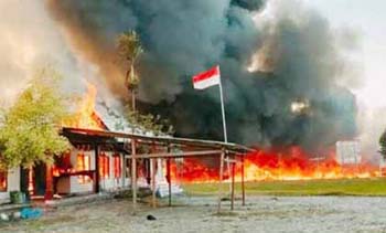 Kantor dibakar