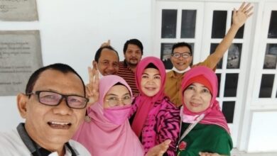 Foto bersama Panitia Lomba Baca Puisi dan Lagu Perjuangan yang digelar oleh DHD BPK 45 Sumbar. (Dok. Istimewa)