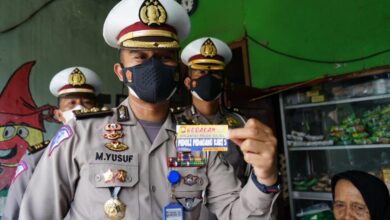 DITLANTAS POLDA SULSEL BANTU PKL DI MAKASSAR