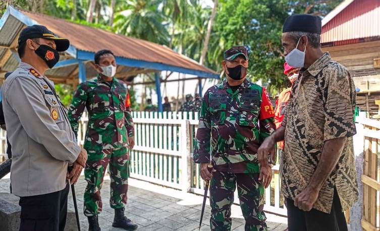 Brigjen. TNI Djasar Djamil Sapa Warga Dilokasi TMMD Ke 111 Selayar
