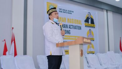 Citra Muliadi Bangun, SE., Anggota DPRD Batu Bara saat memberi kata sambutan di Semnas WBA Speed Reading yang digelar oleh YRT Ahlul Qur’an Batu Bara. (Dok. Istimewa)