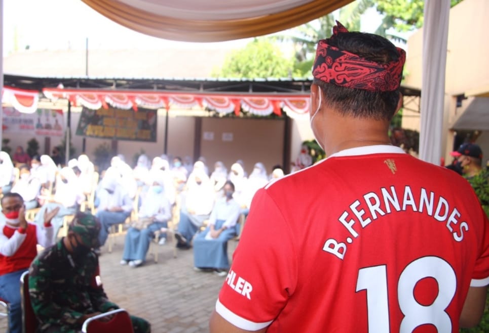 Wakil Wali Kota Bekasi berikan edukasi seputar protkes dan manfaat vaksin