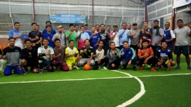 Silaturrahmi bermain Futsal dari pemuda bersama tokoh pemuda Kabupaten Batubara di Lapangan Futsal Nurjannah.