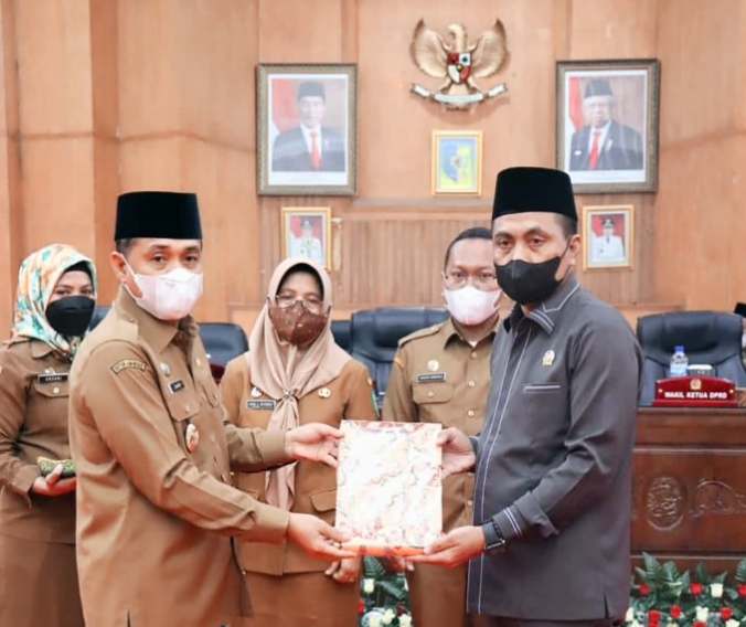 Bupati Batubara Ir. Zahir M. Ap bersama Ketua DPRD Batubara M. Syafi'i SH usai mengikuti RANPERDA T.A 2021