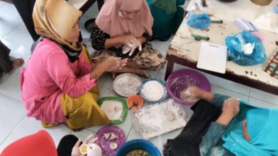 Tampak terlihat kalangan emak-emak saat mengikuti pelatihan pengolahan ikan dari Dinas Perikanan Kabupatem Batubara