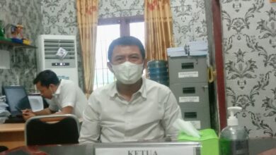Azhar Amri Anggota DPRD Batubara dari Fraksi PBB saat memberikan keterangannya diruangan Komisi I DPRD Batubar.