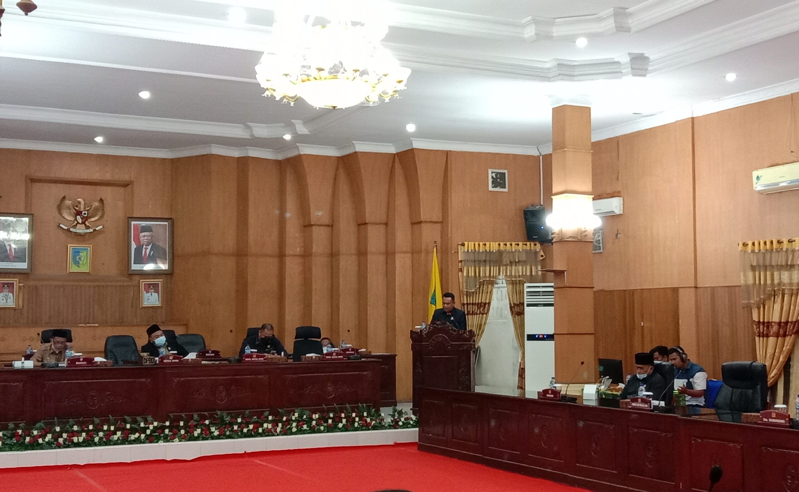 Ali Hatta S. Sos Juru bicara Banggar DPRD Batubara saat menyampaikan poin penting dalam Perubahan APBD Batubara Tahun Anggaran 2021.