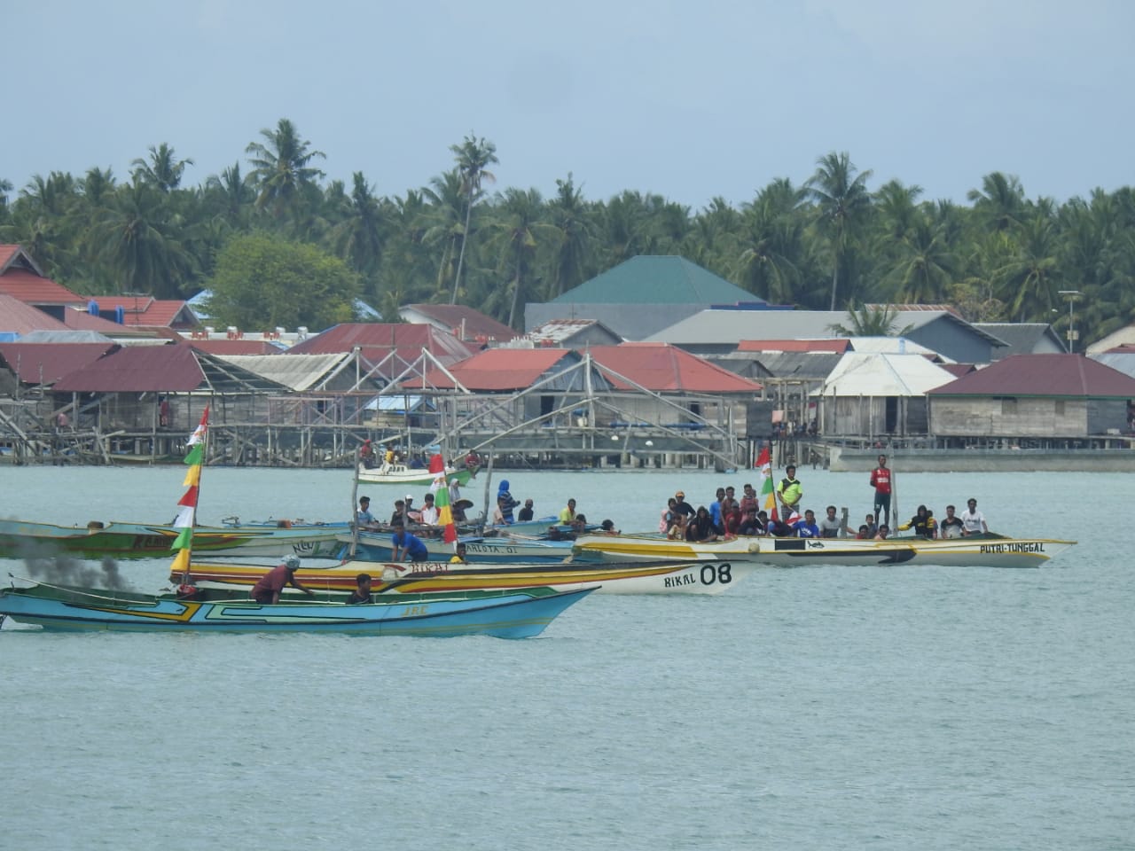 Tampak Persiapan Balapan Bodi Batang Dari Pesisir Laut Mawasangka