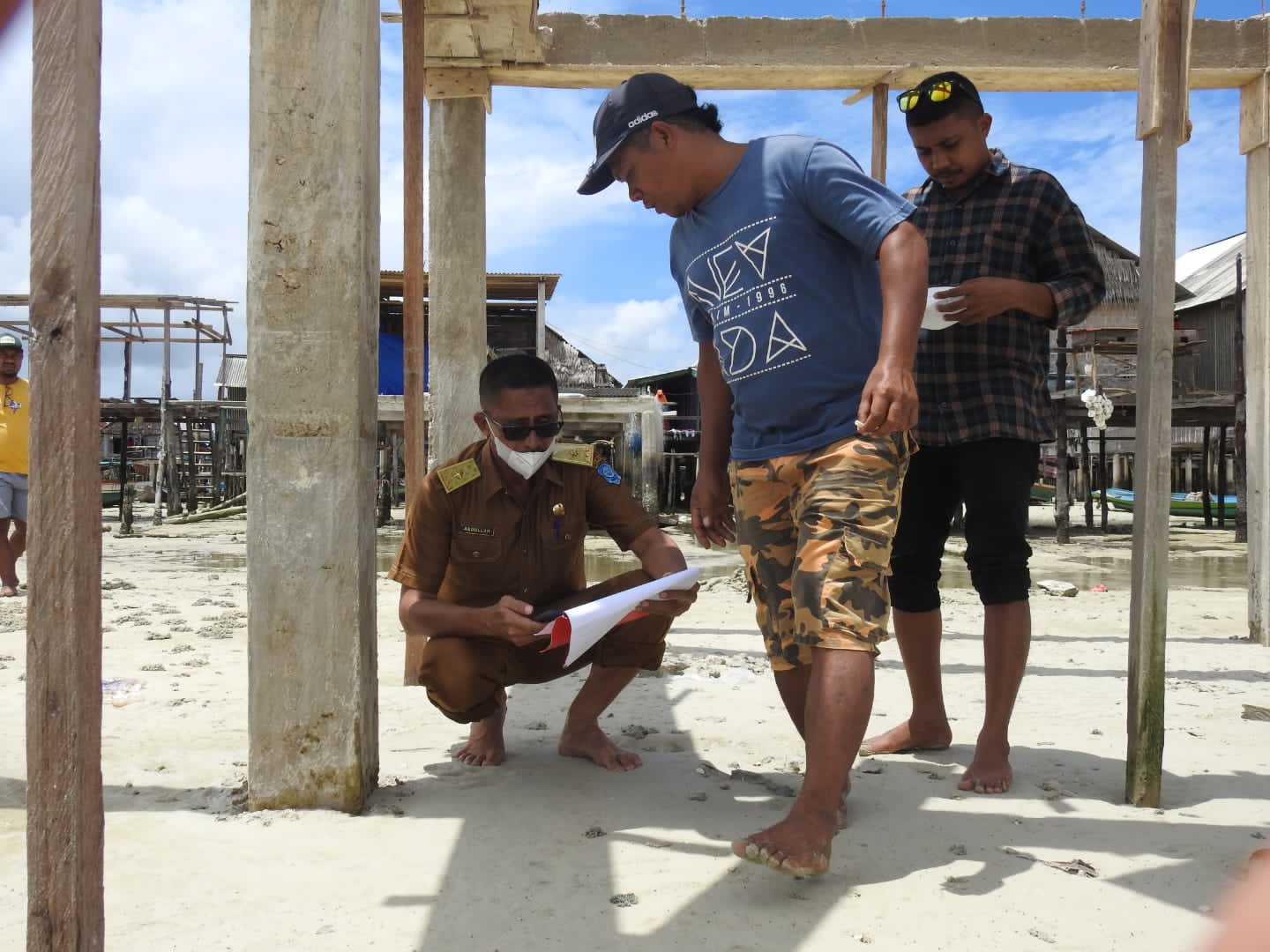 Kadis Pendidikan dan Kebudayaan, Abdullah saat meninjau lokasi