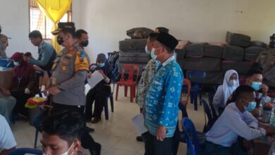 Kapolres Batubara AKBP Ikhwan Lubis, SH. MH bersama PJU dan Kepsek SMK N1 Lima Puluh saat monitoring Vaksinasi Merdeka Pelajar.