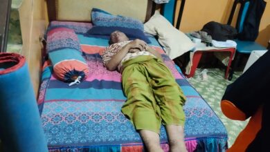 Amiruddin Sirait (57) yang ditemukan pembantunya tewas tergantung didalam rumahnya.
