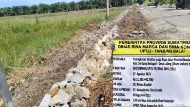 Kondisi pengerjaan sebuah proyek dari Dinas Bina Marga Provinsi Sumatera Utara di Kecamatan Medang Deras Kabupaten Batubara.