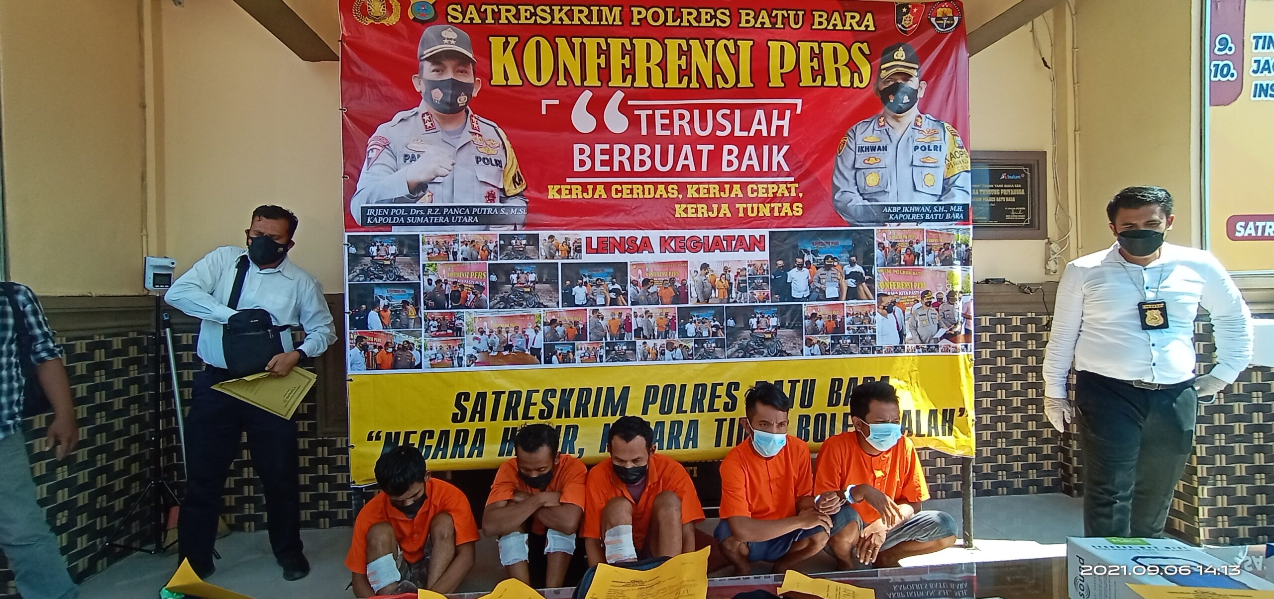 Teks foto: Lima (5) orang pelaku kasus pencurian yang diamankan team tekap ringkus anti bandit Satreskrim Polres Batubara