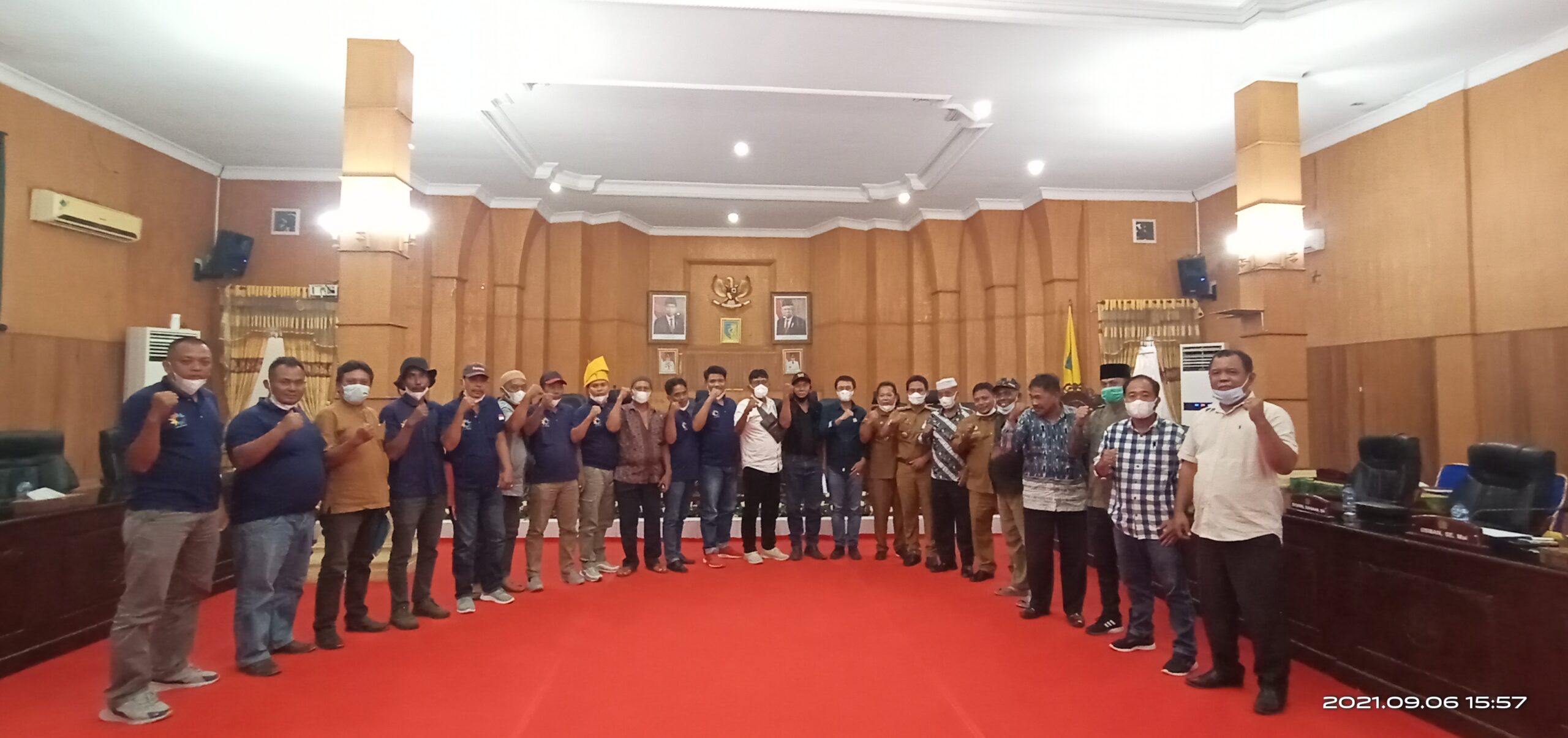 Teks foto: Komisi I DPRD Kabupaten Batubara bersama masyarakat Kelompok Pagurawan Bersatu