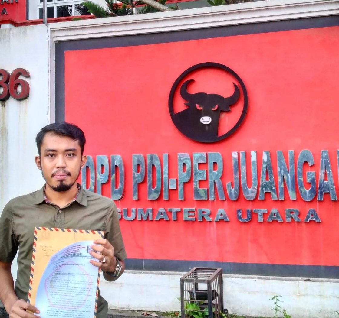 Ketua Korpus Api Sumut, Syahnan Afriansyah SH saat akan melayangkan surat ke Sekretariat DPD PDI-P Sumatera Utara
