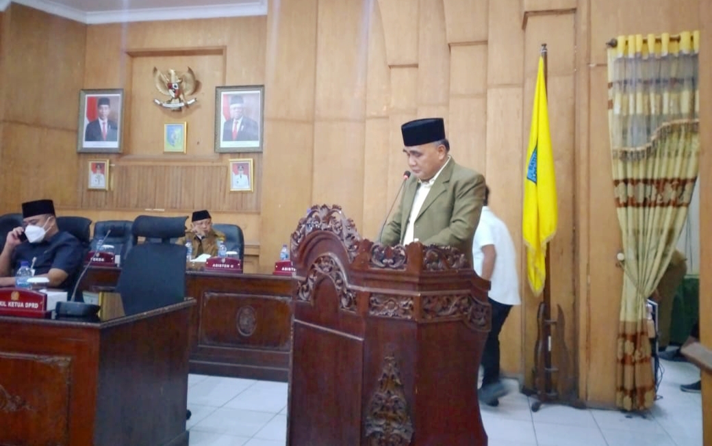 Ketua Bapemperda H. Darius SH, MH saat menyampaikan 11 Poin Ranperda Propemperda Kabupaten Batubara