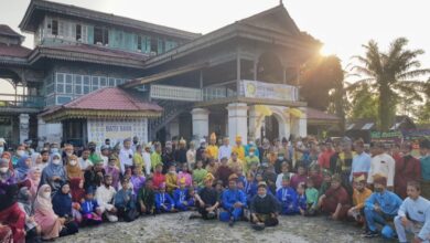 Foto bersama kegiatan Batubara Bertanjak di Istana Niat Lima Laras Kecamatan Nibung Hangus.