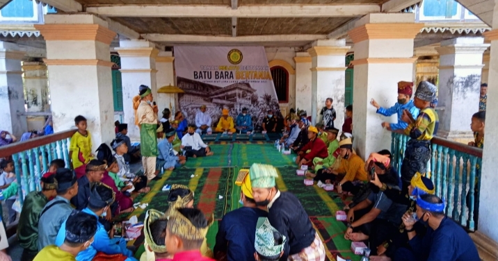 Batu Bara Bertanjak saat berlangsung didalam Istana Niat Lima Laras