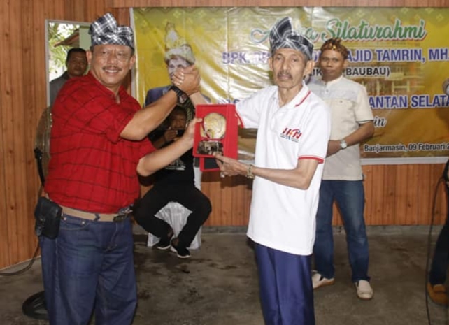 Walikota Baubau, AS Tamrin, bersama Kerukunan Keluarga Sulawesi Tenggara (KKST) Kalimantan Selatan (Kalsel) di Banjarmasin
