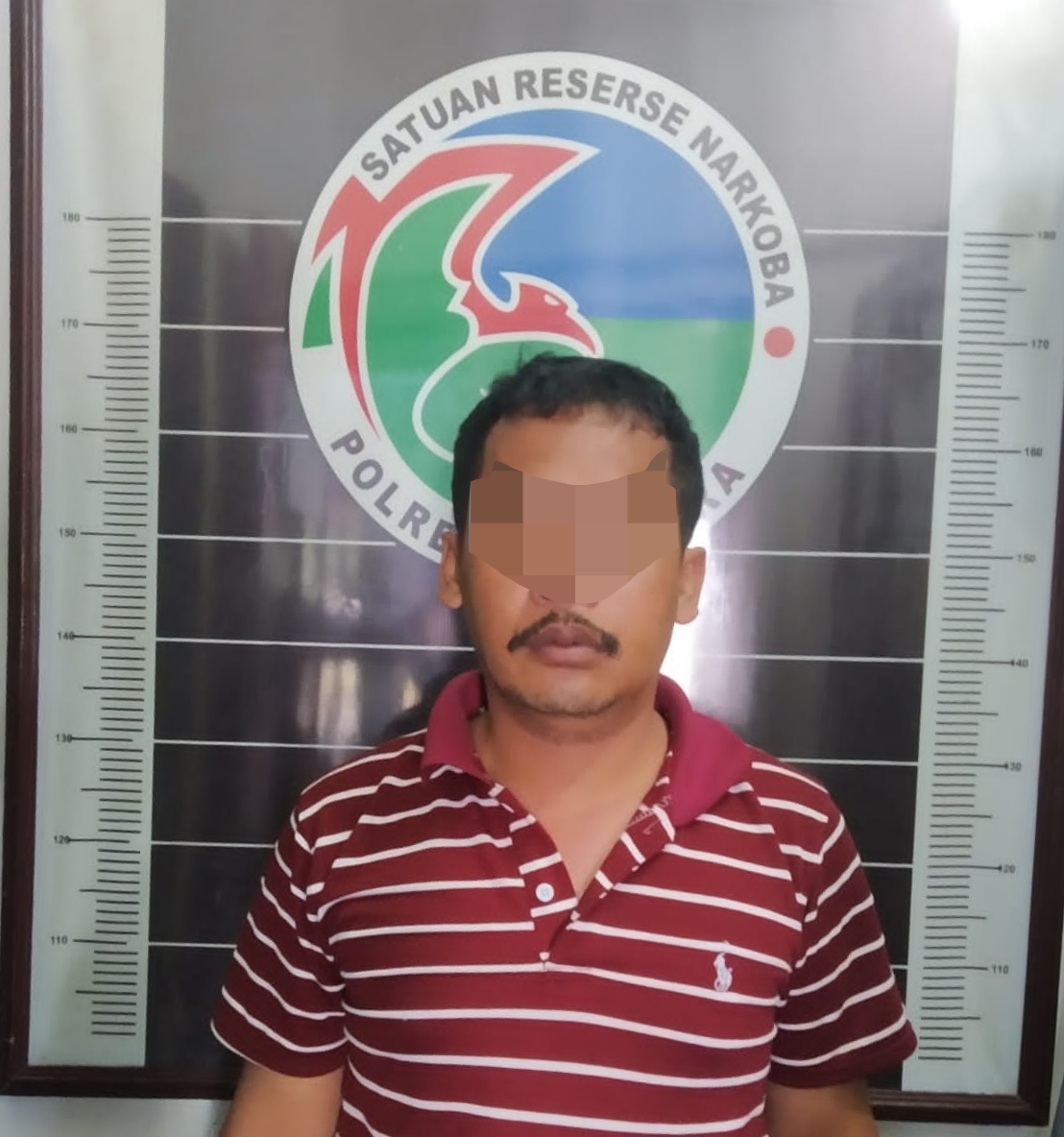 Cinong (40) warga Kecamatan Indra Pura Kabupaten Batubara seorang BD Sabu yang diringkus Satres Narkoba Polres Batubara di Perbatasan Riau-Jambi.