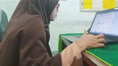 Sulis Fariha santriwati MAS Al-Mukhlishin Tanjung Tiram Kabupaten Batubara salah serang siswi yang mengikuti KOMBANAS tingkat Provinsi.