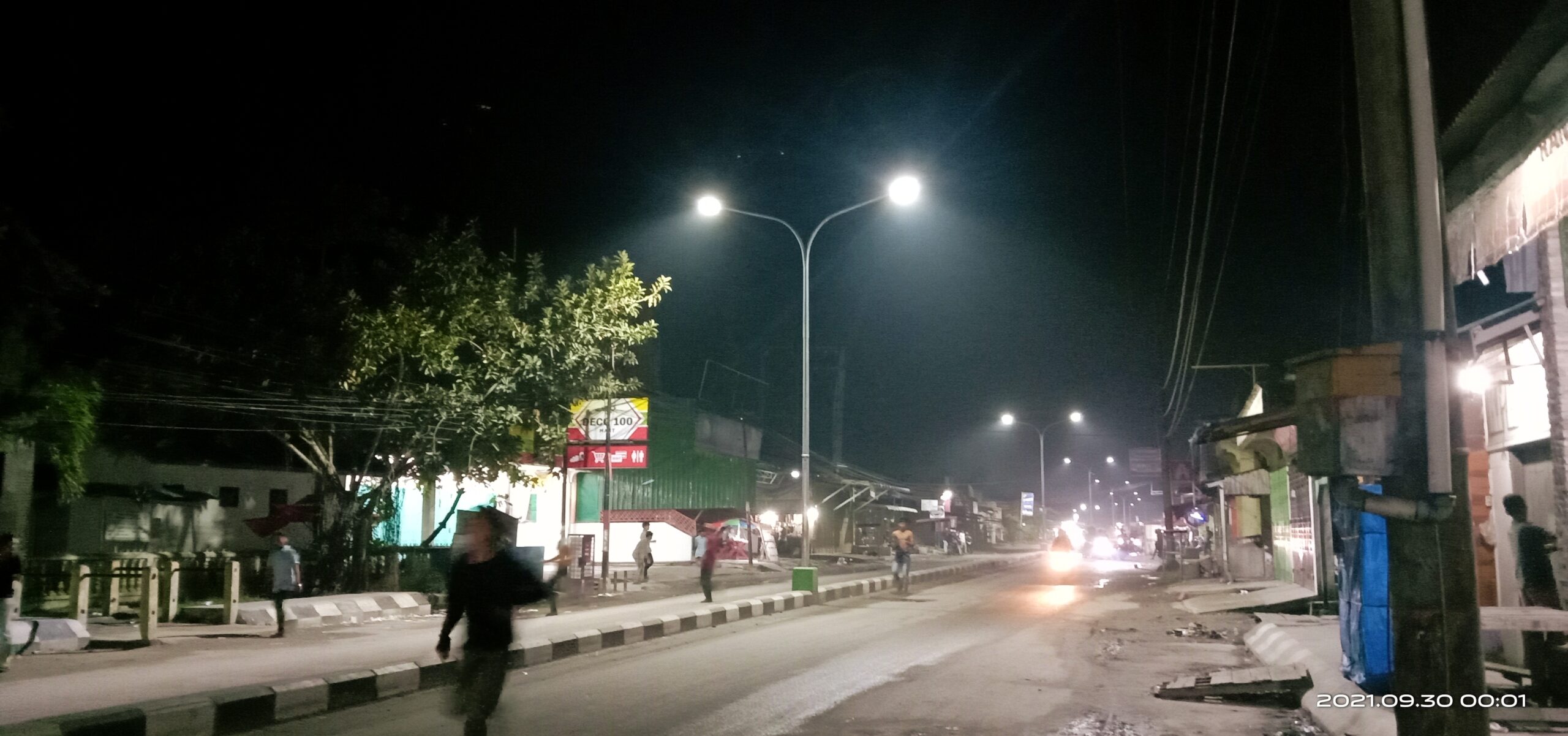 Tawuran dengan saling lempa batu antar geng remaja Desa Suka Maju Vs remaja Desa Bogak Kecamatan Tanjung Tiram didepan SD Negeri 014752 SUKAMAJU.