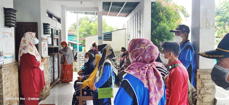Peserta Prolanis saat mengikuti penyuluhan kesehatan oleh Owner KDS Diah Fitrianingsih, S.Ag. Amd.Keb. 