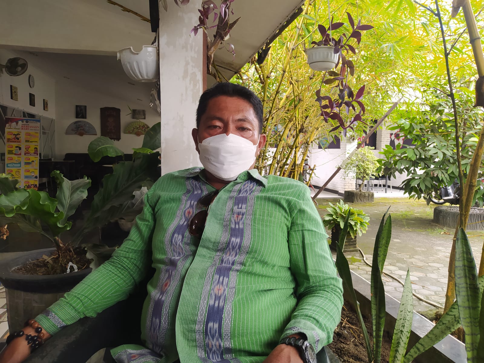 Teks foto: Iriansyah Putra Kepsek 04 Titi Merah yang digantikan tidak diketahui apa sebabnya.