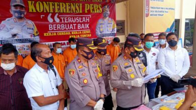 Kapolres Batubara AKBP Ikhwan Lubis didampingi Kasat Reskrim beserta Polsek jajaran saat mengadakan Press Realis.