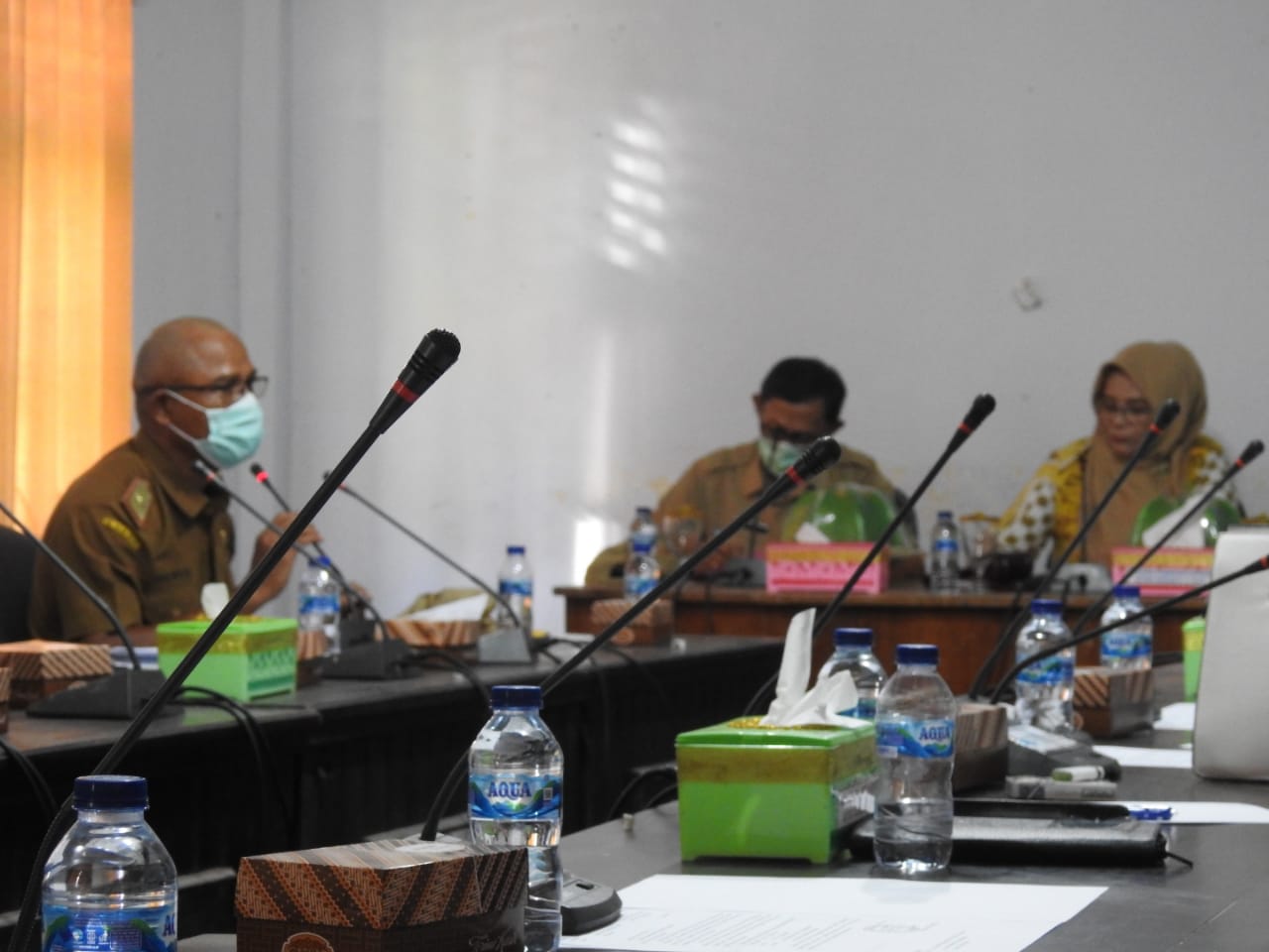 Ketgam: Kadis Perindag Buteng, Usman Mbolosi saat menggelar RDP di Kantor DPRD Buteng, Senin (18/10/2021) (Win/BERITANASIONAL.ID)