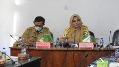 Ketgam: Ketua Komisi I, Saadia di dampingi asisten II, H Maiynu saat memipin RDP, Senin (18/10/2021) (Win/BERITANASIONAL.ID)