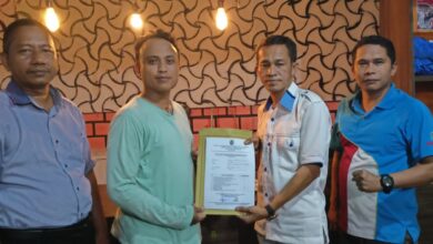 Fadhli Mahsan bersama Ketua Panitia dan Sekretaris saat mendaftarkan diri sebagai Bakal Calon Ketua DPD KNPI Batubara di Musda ke-V mendatang.
