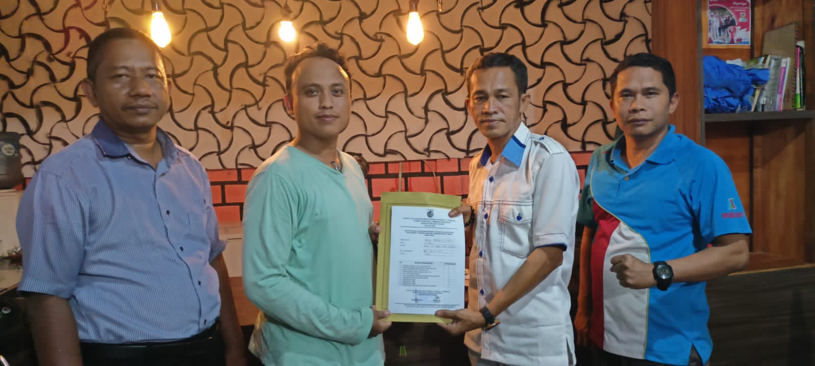 Fadhli Mahsan bersama Ketua Panitia dan Sekretaris saat mendaftarkan diri sebagai Bakal Calon Ketua DPD KNPI Batubara di Musda ke-V mendatang.