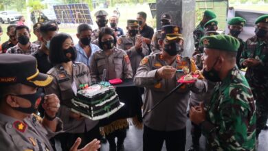 Kapolres AKBP Ikhwan Lubis SH, MH saat mengunjungi Mako Yonif 126/KC