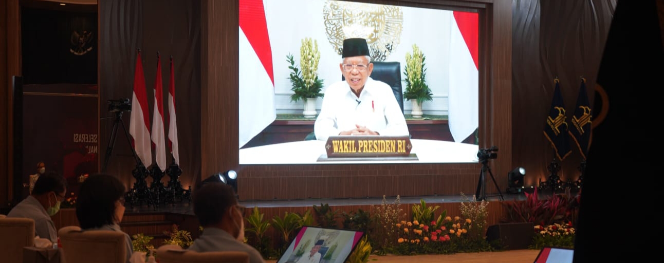 K. H. Ma'ruf Amin Wakil Presiden RI saat memberikan gagasan sebagai Keynote Speaker di acara Seminar Nasional.