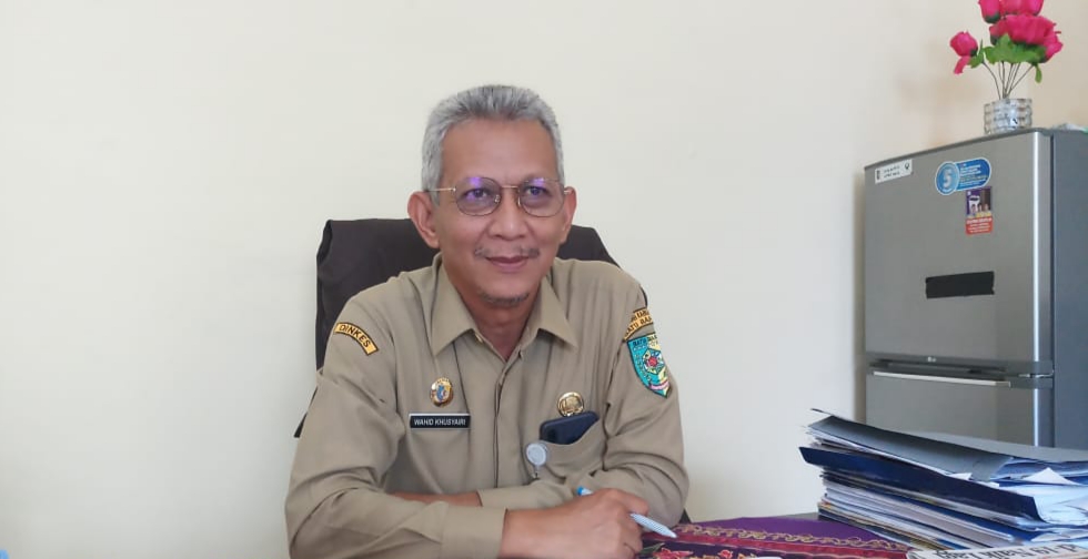 Kepala Dinas Kesehatan Batuabara, drg. Wahid Khusyairi saat dikonfirmasi diruangannya.