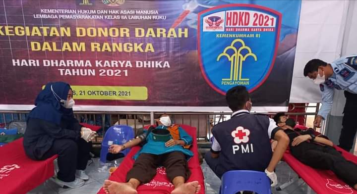 WBP beserta Pegawai Lapas Kelas IIA Labuhan Ruku saat Donor Darah di perayaan HDKD ke-76
