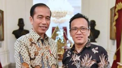 Ketua Jokowi Mania, Imanuel Ebenezer dalam suatu acara dengan Presiden Jokowi (dok.istimewa)