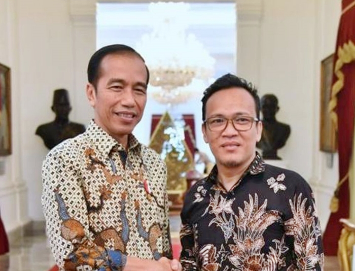 Ketua Jokowi Mania, Imanuel Ebenezer dalam suatu acara dengan Presiden Jokowi (dok.istimewa)