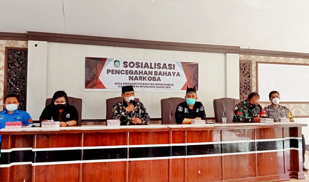 Kades Sidodadi, Sidik Wibisono, saat membuka acara sosialisasi PBN bersama narasumber didampingi Bhabinkamtibmas dan Babinsa 